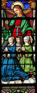 Fenster w2 zeigt St. Katharina und einen Stifter (modern?)