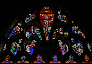 Fenster w2 mit der Kreuzigung und Szenen aus der Kindheit Christi