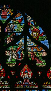 Fenster w6, Darstellung einer Szene aus dem Leben der Hl. Maria Magdalena - die letzte Kommunion der Heiligen