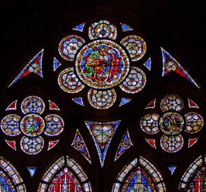 Fenster w7 mit den Maßwerklichtern mit zwei Engeln und Noli Me Tangere von French School
