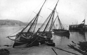 Boote im Hafen von Tenby, Pembrokeshire, Wales, 1924-1926 von Frith and Co