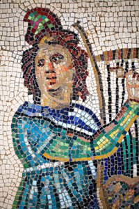Römisches Mosaik, das Orpheus beim Spielen der Lyra darstellt von Gallo-Roman