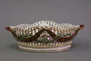 Brotkorb aus dem Porzellan-Dinnerservice des Ordens des Heiligen Georg des Siegreichen, Gardner Porzellanmanufaktur, 1777