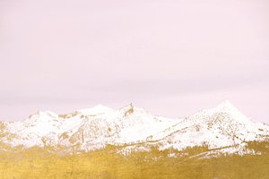 Goldene Schneebedeckte Berge