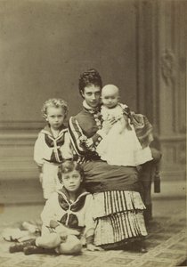 Großherzogin Maria Fjodorowna mit Kindern, Nikolaus Alexandrowitsch, George..., ca. 1875 von Georg Emil Hansen
