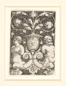 Ornamentale Vase mit zwei Figuren