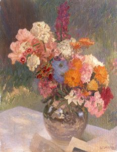 Blumen in einer Glanzvase