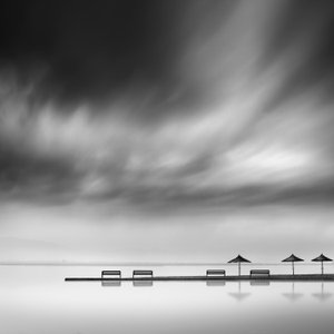 Wolkiger Strandfrieden von George Digalakis