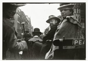 George Breitner und Marius Bauer in einer Kutsche in London