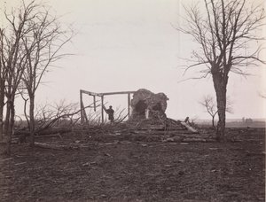 Ruinen von Mrs. Henrys Haus, Schlachtfeld von Bull Run, März 1862 von George N. Barnard