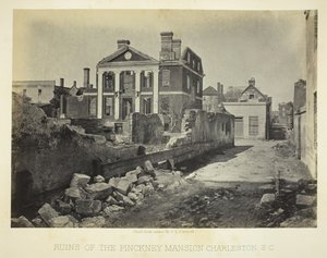 Ruinen des Pinckney Mansion, Charleston, S.C., 1865 von George N. Barnard