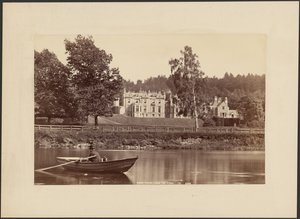 Abbotsford, vom Fluss aus von George Washington Wilson