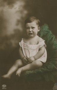 Postkarte eines weinenden Jungen, gesendet 1913 von German Photographer