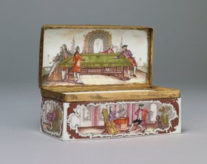Eine rechteckige Frankenthal-Schnupftabakdose und bombierte Abdeckung, die Innenseite der Abdeckung mit einer Szene von Herren, die Billard spielen, ca. 1770