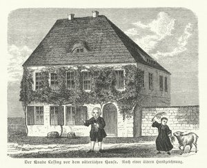 Der deutsche Philosoph und Dramatiker Gotthold Ephraim Lessing als Junge vor dem Haus seines Vaters in Kamenz von German School