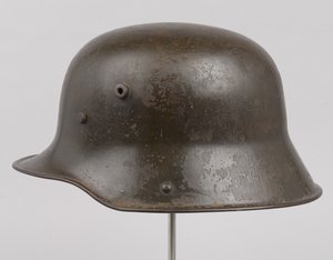 Deutscher Stahlhelm oder Stahlhelm, um 1916 von German School