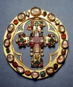 Goldkreuz und deutsche Herstellung von Steinen