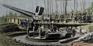 Oft mit der Big Bertha Kanone verwechselt, ist das Paris-Geschütz (Wilhelmgescutae) das geheimnisvollste der deutschen Geschütze des Ersten Weltkriegs. Kaliber 210 mm; Fluglänge 36 m; Reichweite 126 km; Gesamtgewicht 750 T; Projektilgewicht 105 kg bei 1600 von German School