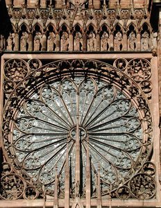 Rosettenfenster von der Westfassade, begonnen 1277 (Foto)