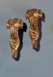 Thüringer Fibeln mit Vogelköpfen, Stoessen, erste Hälfte des 6. Jahrhunderts (Gold)