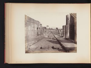 Ansicht der Strada della Abbondanza in Pompeji, Italien von Giorgio Sommer (attributed to)