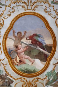 Gästeunterkünfte, der Raum der Putti, Medaillon mit Putti: "Zwei Putti und ein Papagei" von Giovanni Battista Tiepolo