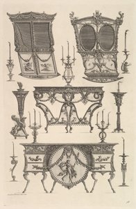 Verschiedene Möbel, darunter zwei Sänften, ein Beistelltisch und eine Kommode, ca. 1769