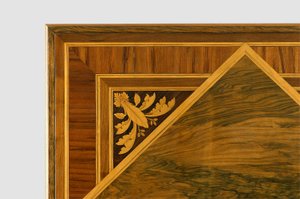 Detail der Tischplatte mit floraler Intarsie von Giuseppe Maggiolini