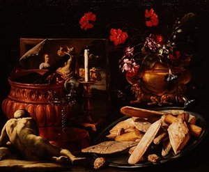 Stillleben mit Blumen in einer vergoldeten Urne, einem Gemälde und Kuchen auf einer Platte