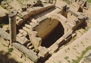 Luftaufnahme des Nymphäums, restauriert von den Römern um 20 v. Chr. von Greek