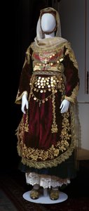 Brauttracht von der Insel Salamina