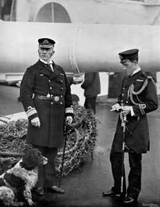 Konteradmiral Arthur Alington und sein Flaggleutnant William George Elmhirst Ruck-Keene, 1896 von Gregory and Co
