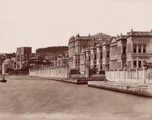 Dolmabahçe-Palast und Deutsche Botschaft