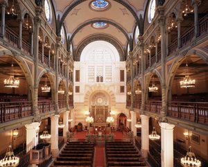 Innenraum der Synagoge in der Rue des Tournelles, erbaut 1866 - 1867. Architekt: Varrollier. Ingenieur: Gustave Eiffel in Paris von Gustave Eiffel