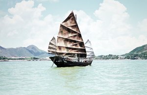 Dschunke in der Castle Peak Bay Tuen Mun, Hongkong