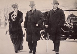 John Pierpont Morgan mit seinem Sohn und seiner Tochter bei der Money Trust Investigation