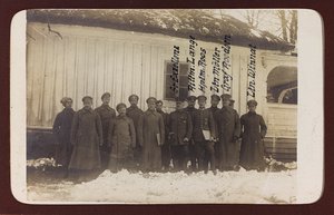 Erster Weltkrieg: Ukraine in den Jahren 1914-1916 während der Invasion der deutschen Armee. Gruppe von Soldaten (s/w Foto)