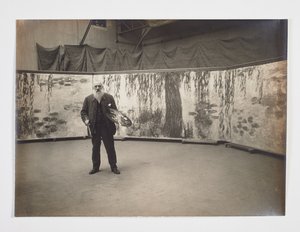 Claude Monet mit seiner Palette vor seinem Werk 