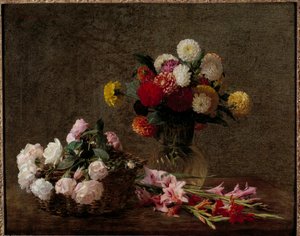 Dahlien und Rosen in einem Korb