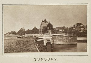 Sunbury von Henry W. Taunt