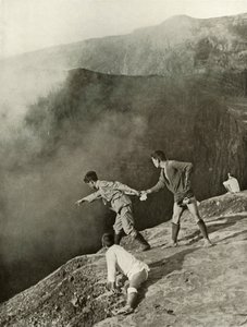 Am Rand des Kraters, Aso-San, 1910