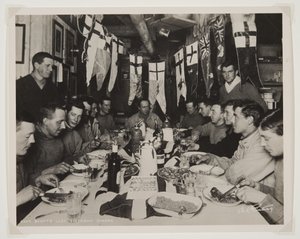 Kapitän Scotts letzter Geburtstagsabend während der Terra Nova Expedition (1910-13) zum Südpol von Herbert Ponting