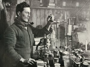 Dr. Atkinson in seinem Labor, 15. September 1911, 1913