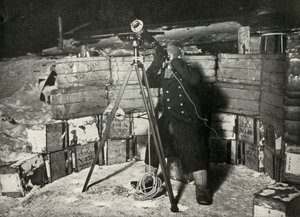 Leutnant Evans beobachtet eine Verfinsterung des Jupiter, 8. Juni 1911 von Herbert Ponting