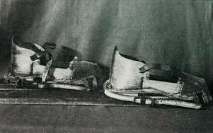 Skischuhe für den Gebrauch mit Finnesko, ca. 1910-1913 von Herbert Ponting