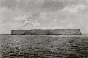 Der erste Eisberg, ca. 1910, 1913 von Herbert Ponting