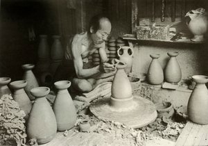 Der Töpfer an seiner Drehscheibe, 1910
