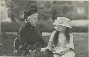 Porträt von Emma, Königin-Regentin der Niederlande, und Juliana, Königin der Niederlande