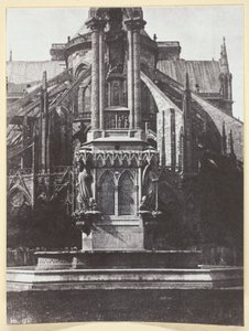 Der Brunnen des Platzes der Erzdiözese; Hinter Notre-Dame