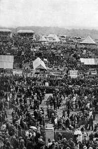 Menschenmengen am Derby-Tag, Epsom Downs, Surrey, ca. 1922
